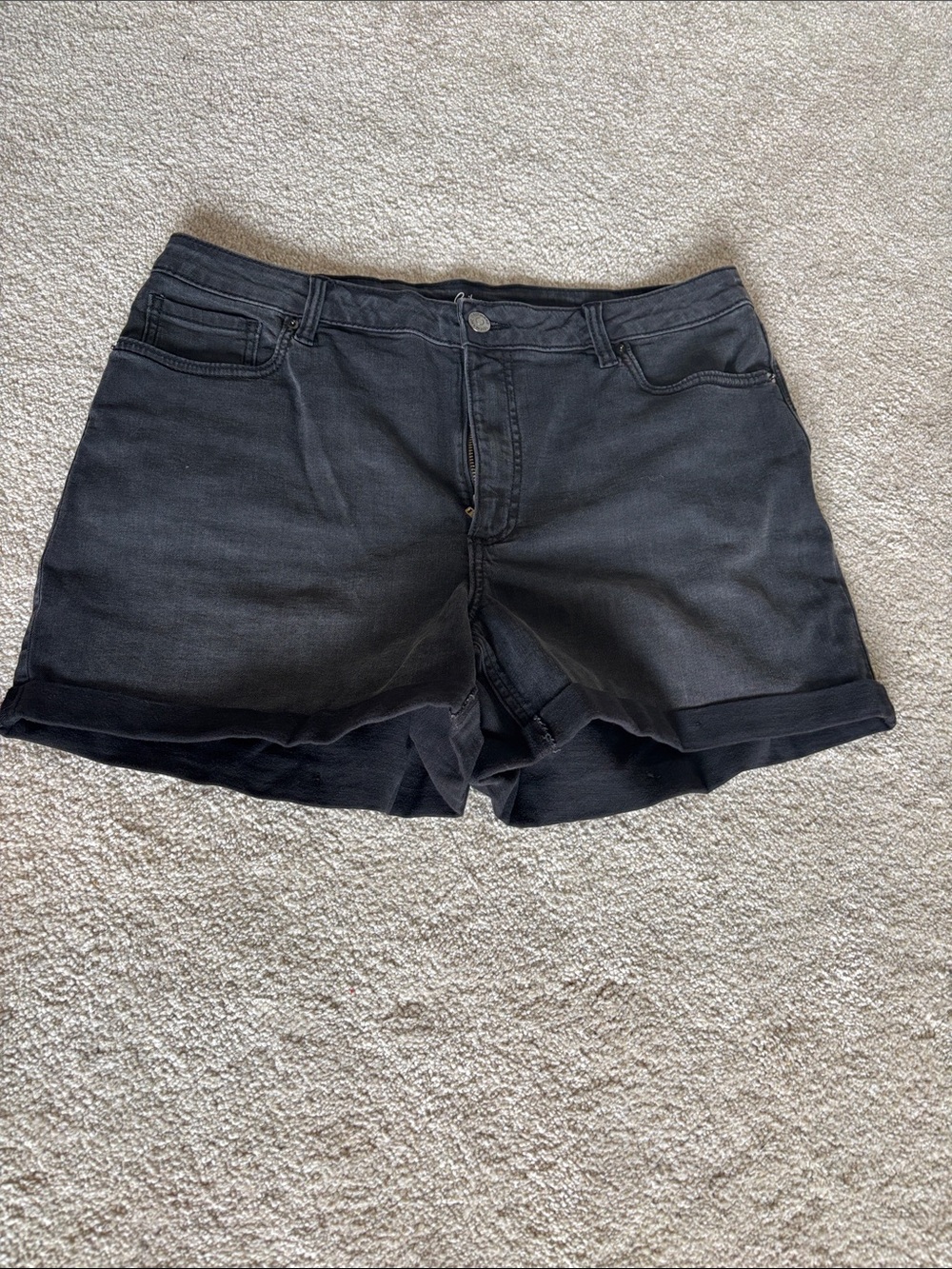 Reitmans Women's Black Rolled-Hem Denim Shorts